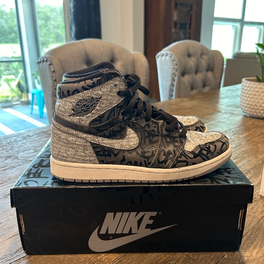 RARE, UNIQUE: Nike Air Jordan 1 Retro OG